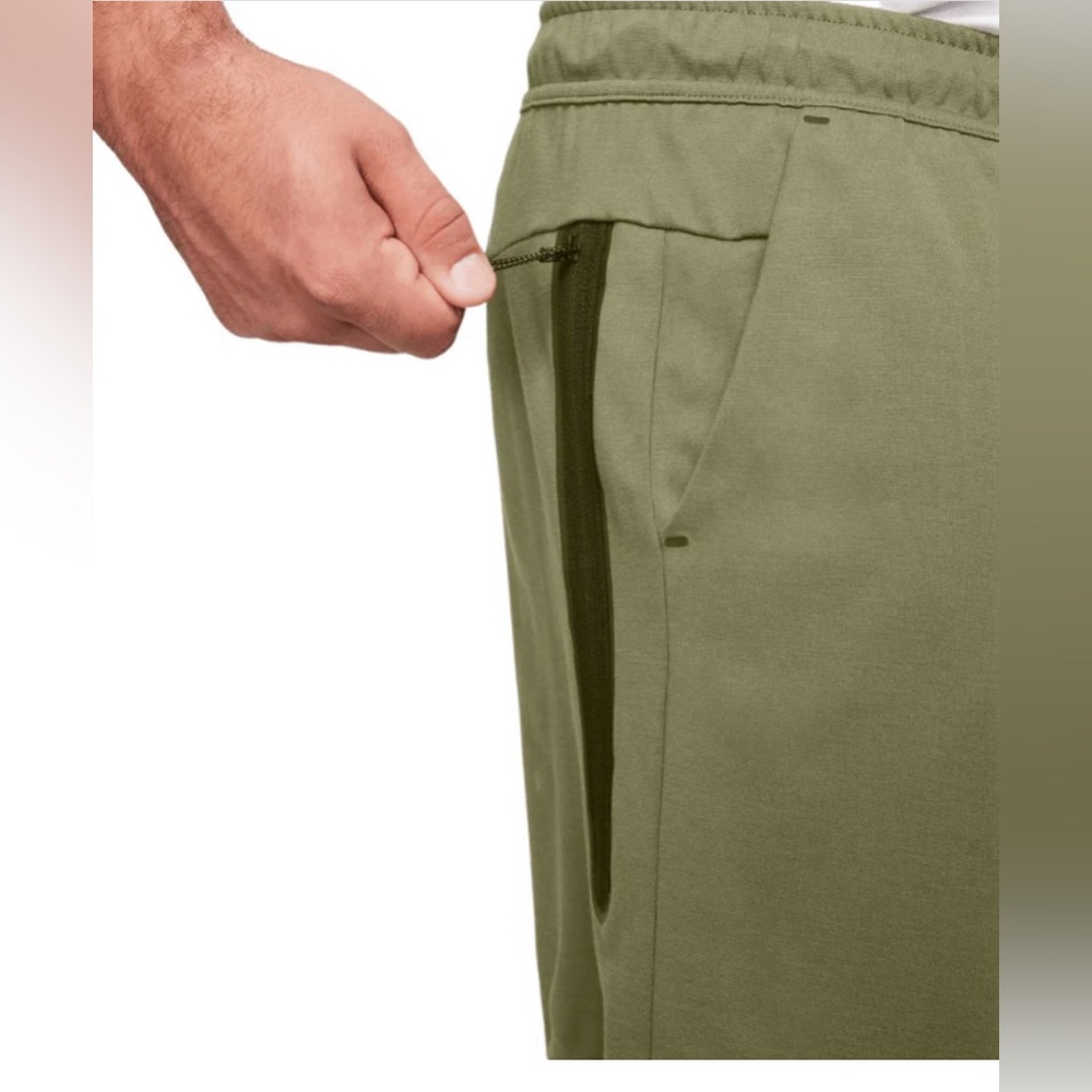 NWT NIKE SPORTSWEAR TECH FLEECE LIGHTWEIGHT SHORTS Olive - Picture 10 of 10
